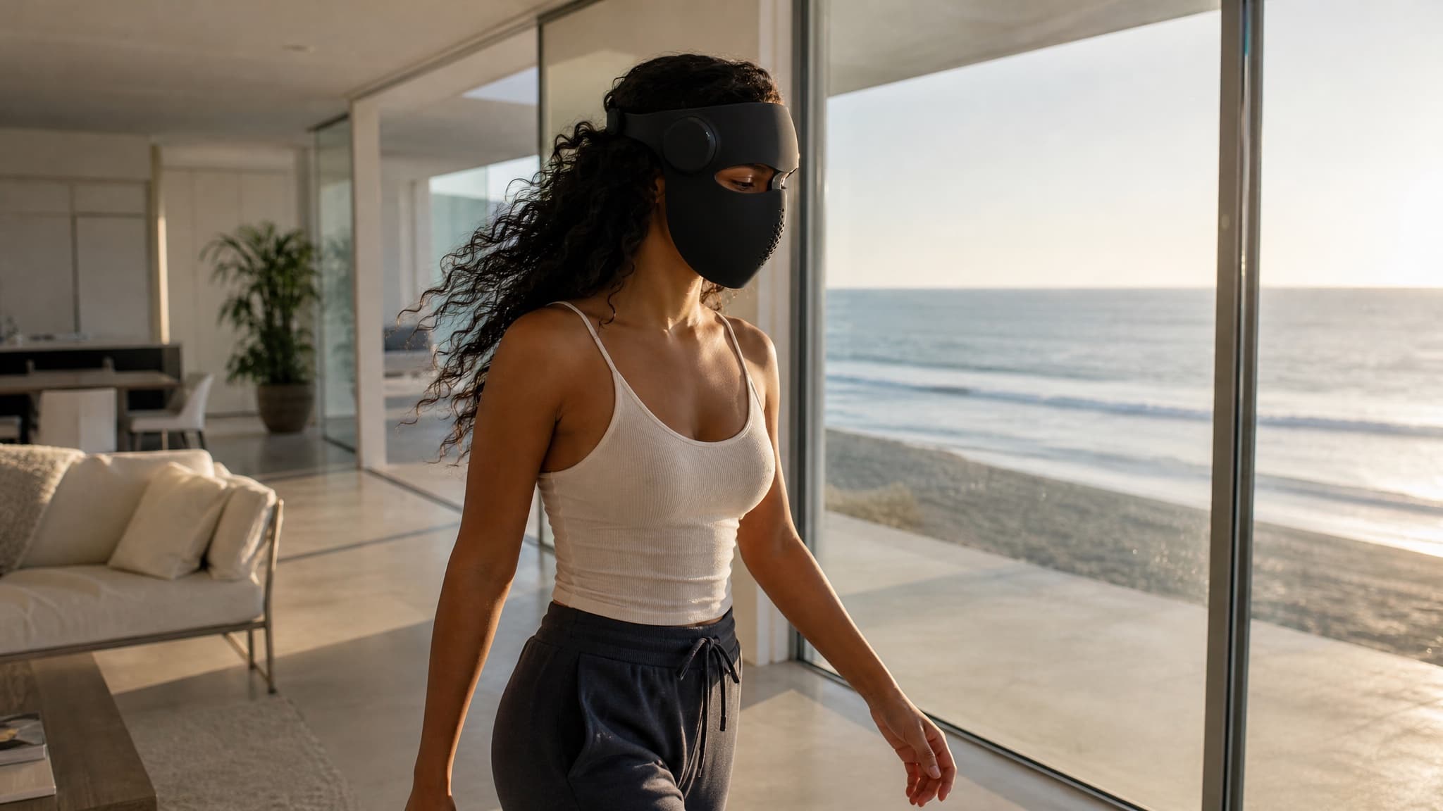 The Louvanne Lumière worn at home by the sea